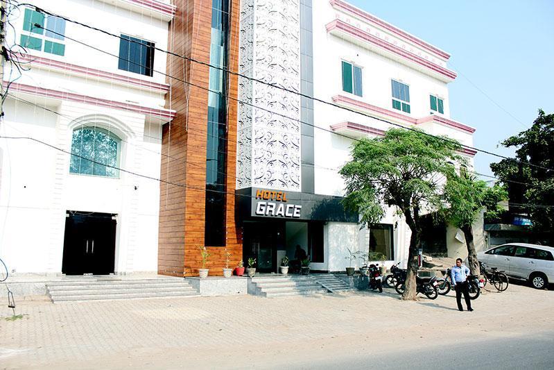 Grace Hotel Karnāl Exterior foto